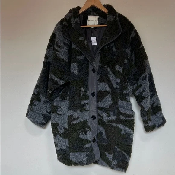 American Eagle Outfitters Camo Sherpa coat xl - Picture 2 of 11